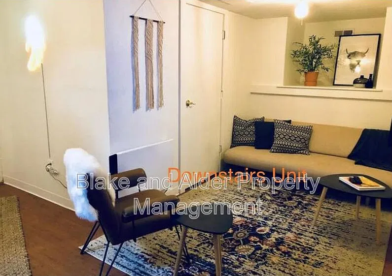 1 bed, 1.0 bath, 1000 sqft, $1,295 — Photo 2