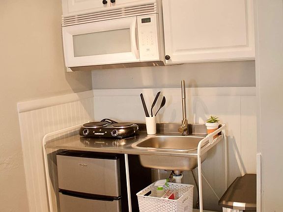4th image of 1706 S Shady Ln #3