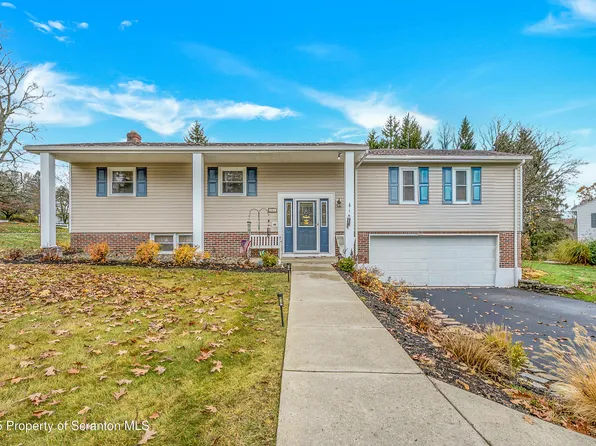 101 Carriage Ln, Clarks Summit, PA 18411