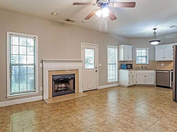 2nd image of 436 Highland Cove Dr