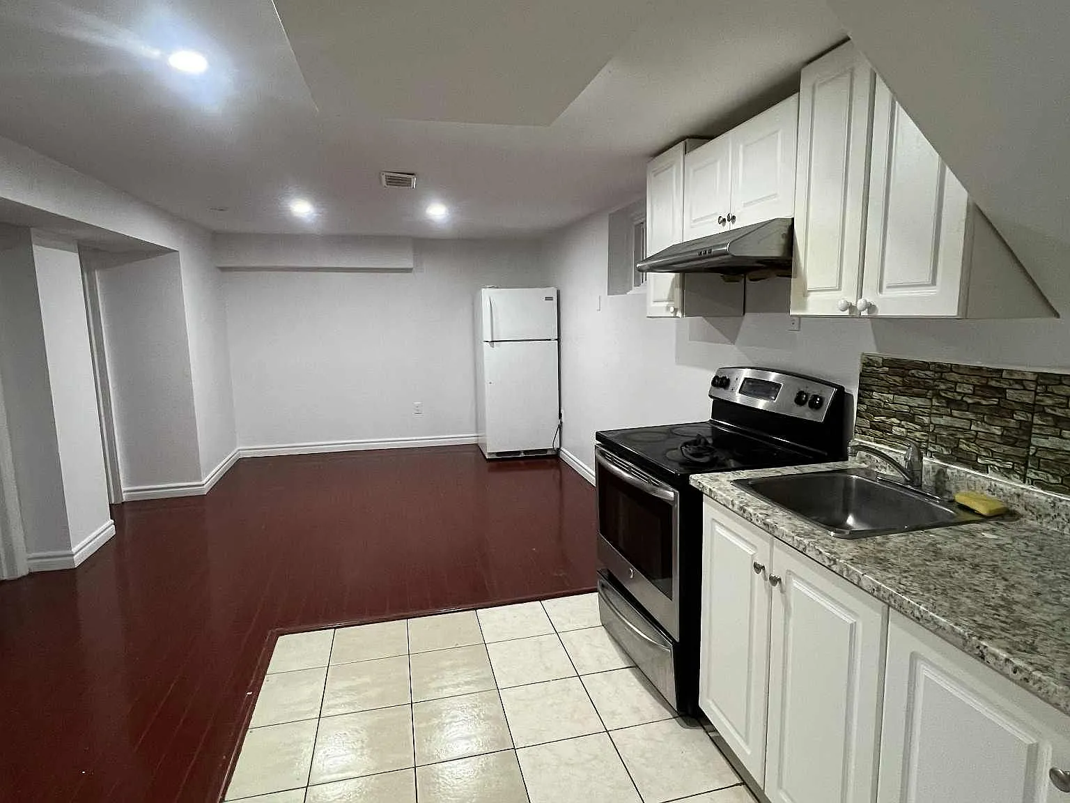 3 bed, $1,900 — Photo 3