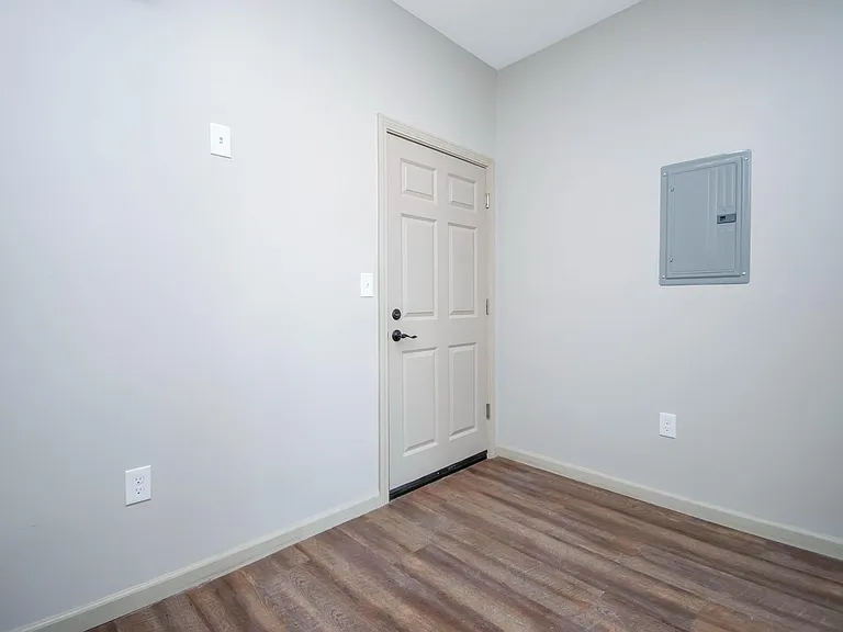 479 Farmington Ave #303 — Photo 5
