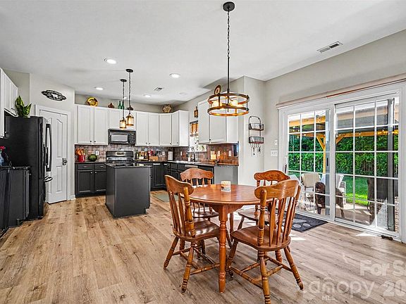 5th image of 2602 Sierra Chase Dr