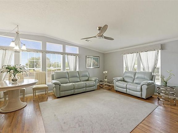 4th image of 561 Charlemagne BLVD