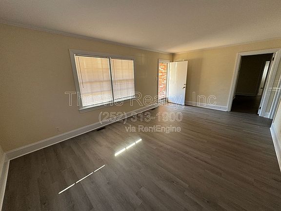 4th image of 3924 Sunset Ave