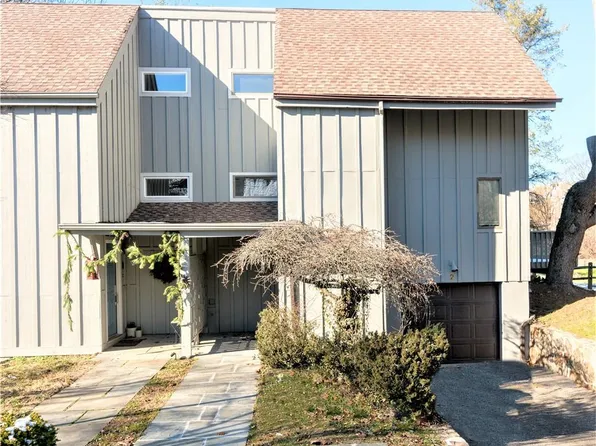 2 Downing Court, Irvington, NY 10533