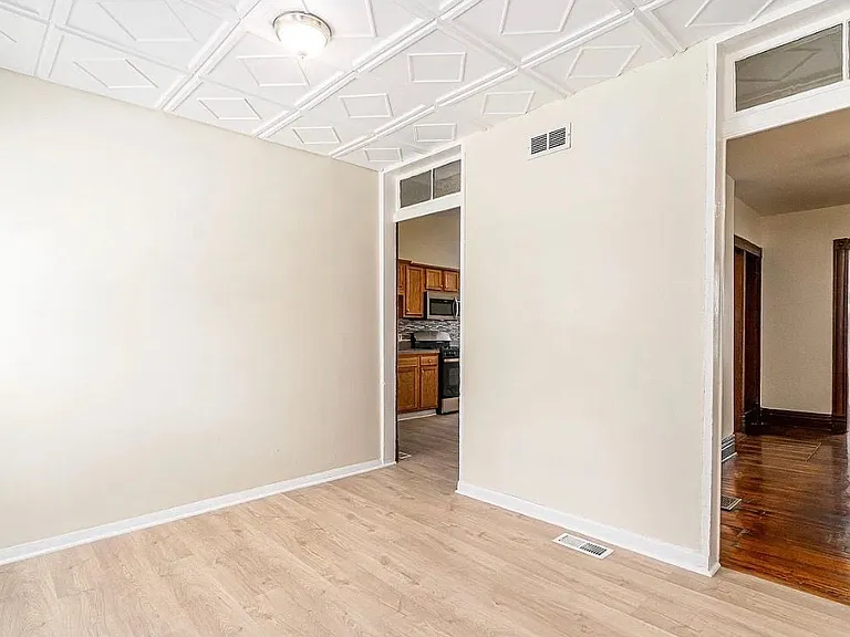 992 Goss Ave — Photo 10