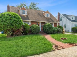 58 Virginia St, Valley Stream, NY 11580