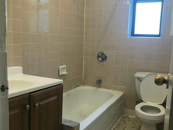 5th image of 225 Foster Ave APT 1A