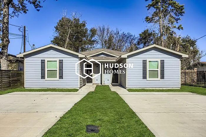 3 bed, 2.0 bath, 980 sqft, $1,149 — Photo 1