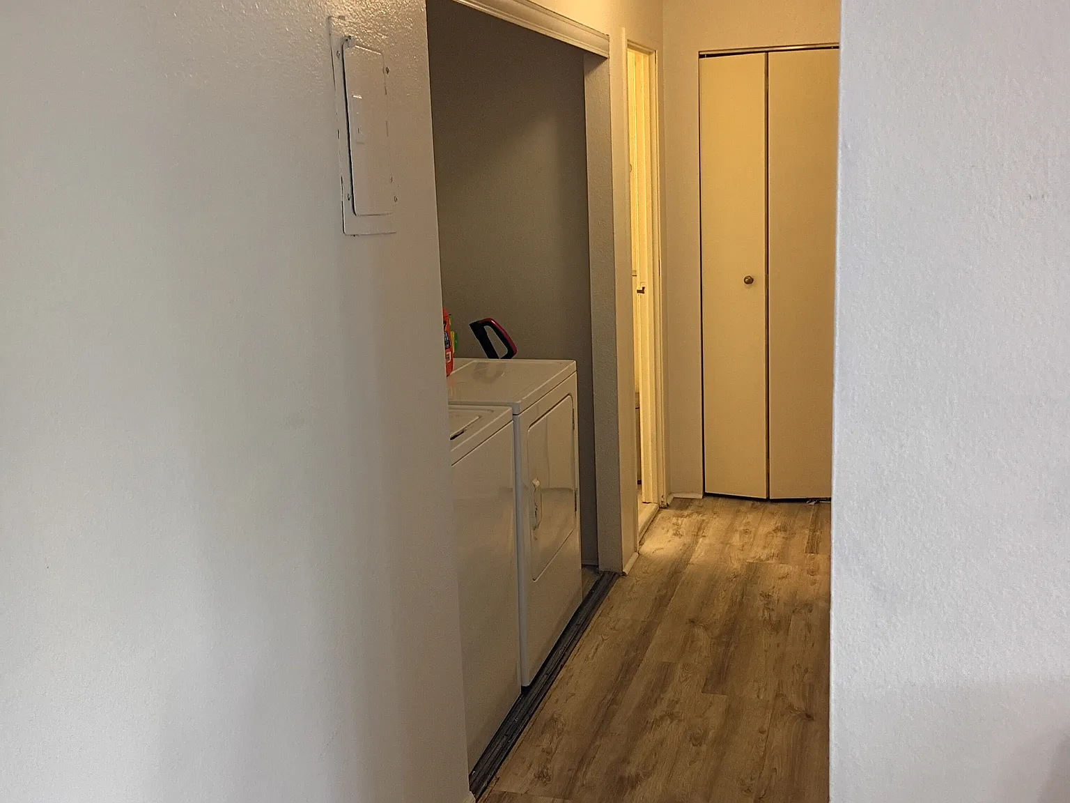 2 bed, 800 sqft, $1,600 — Photo 2
