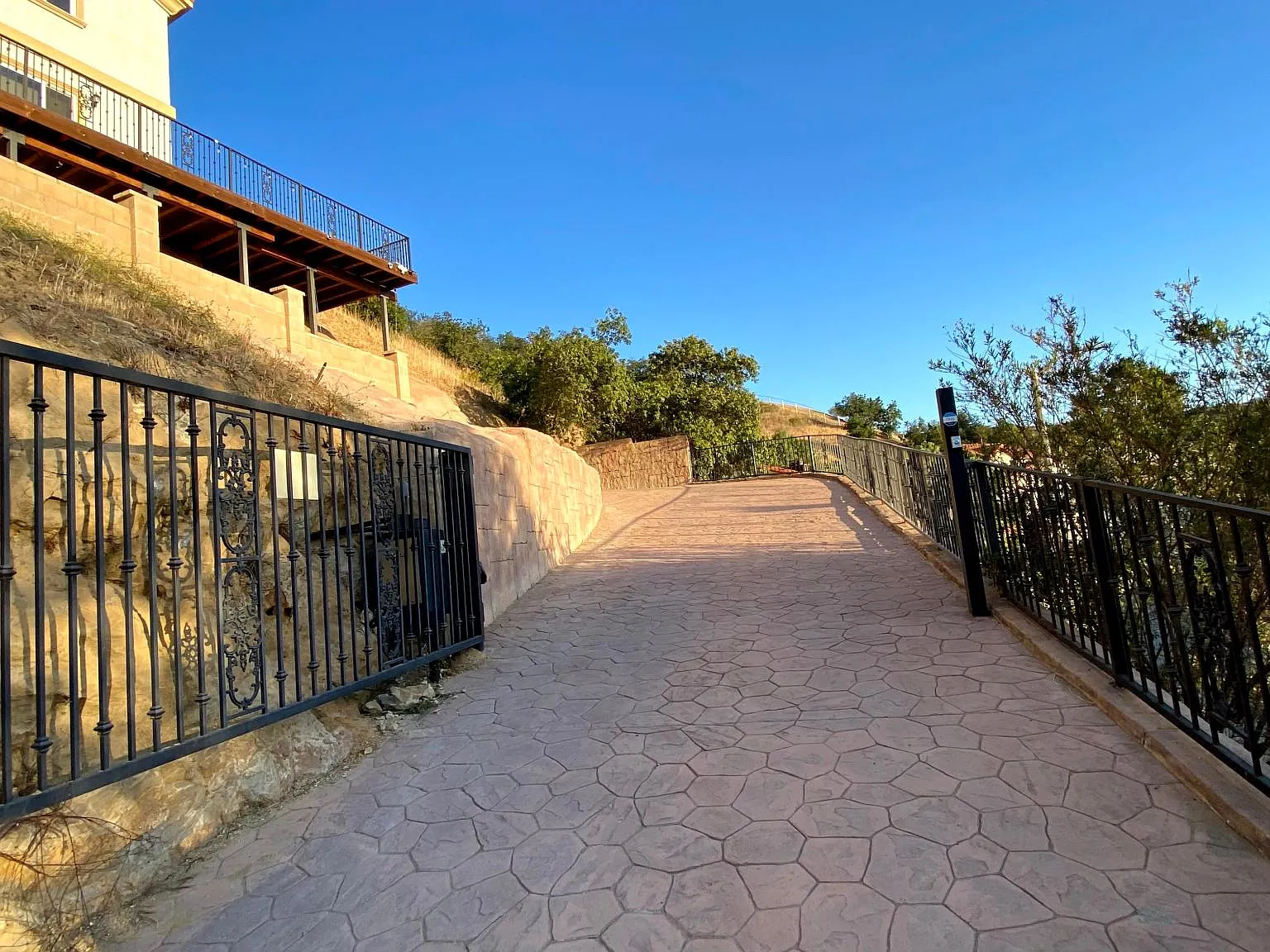 6 bed, 4500 sqft, $7,900 — Photo 4