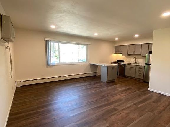 2nd image of 1116 E Mifflin St #7