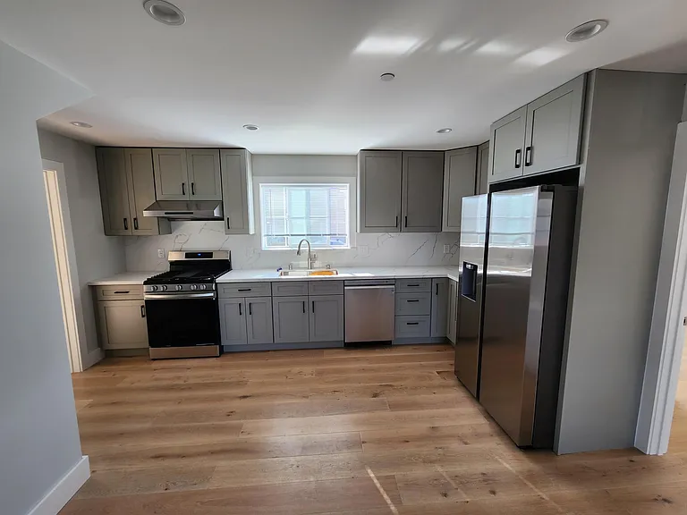 288 Valley St — Photo 1
