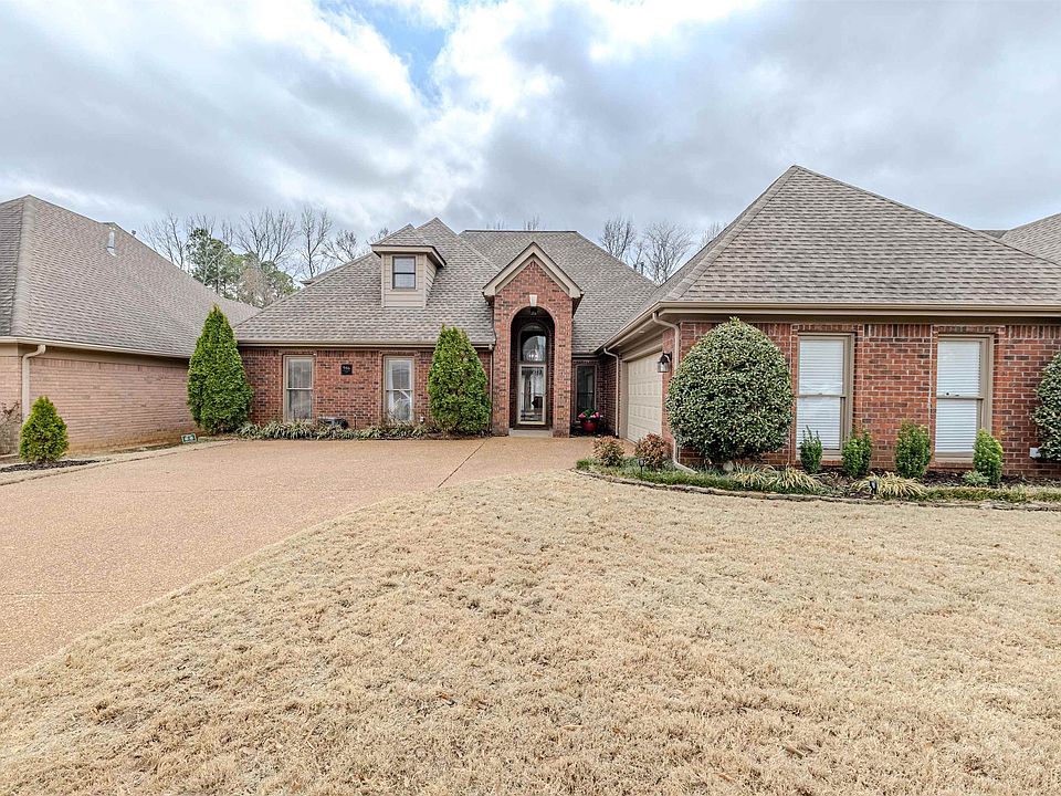 1st image of 946 Spinnaker Ln