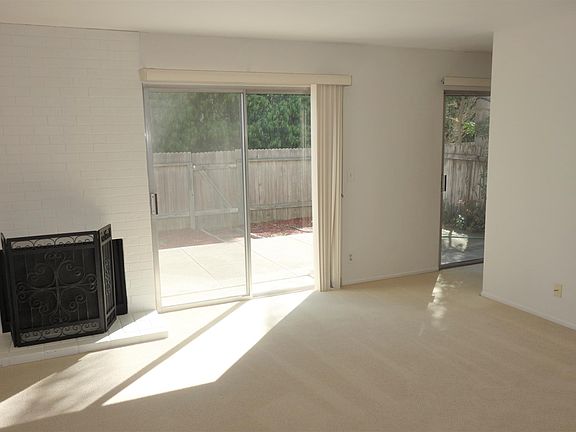 5041 #B LR towards patio