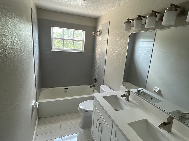 Upstairs bath, double sink with tub