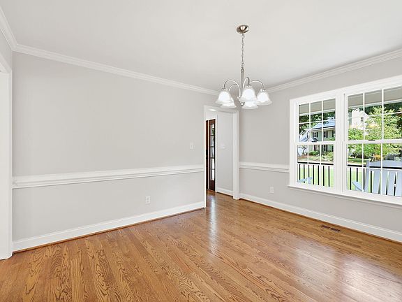 5th image of 112 Waterfall Ct