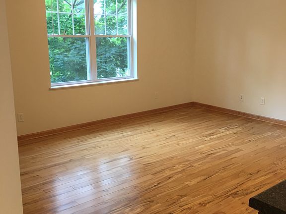 5th image of 158 College Ave APT 4
