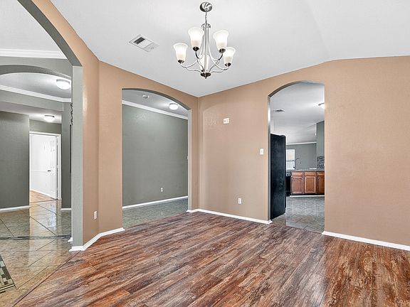 2nd image of 6300 Taree Loop