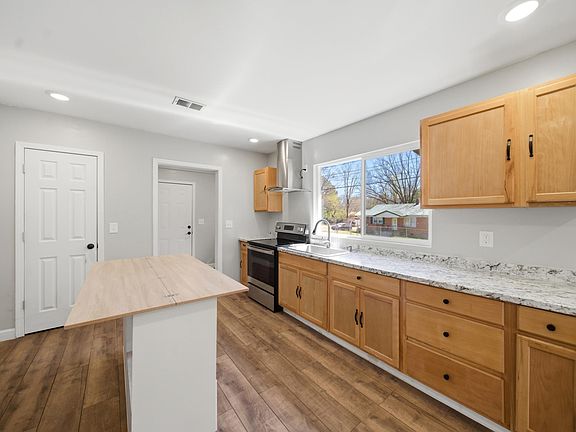 5th image of 2309 Wallace St