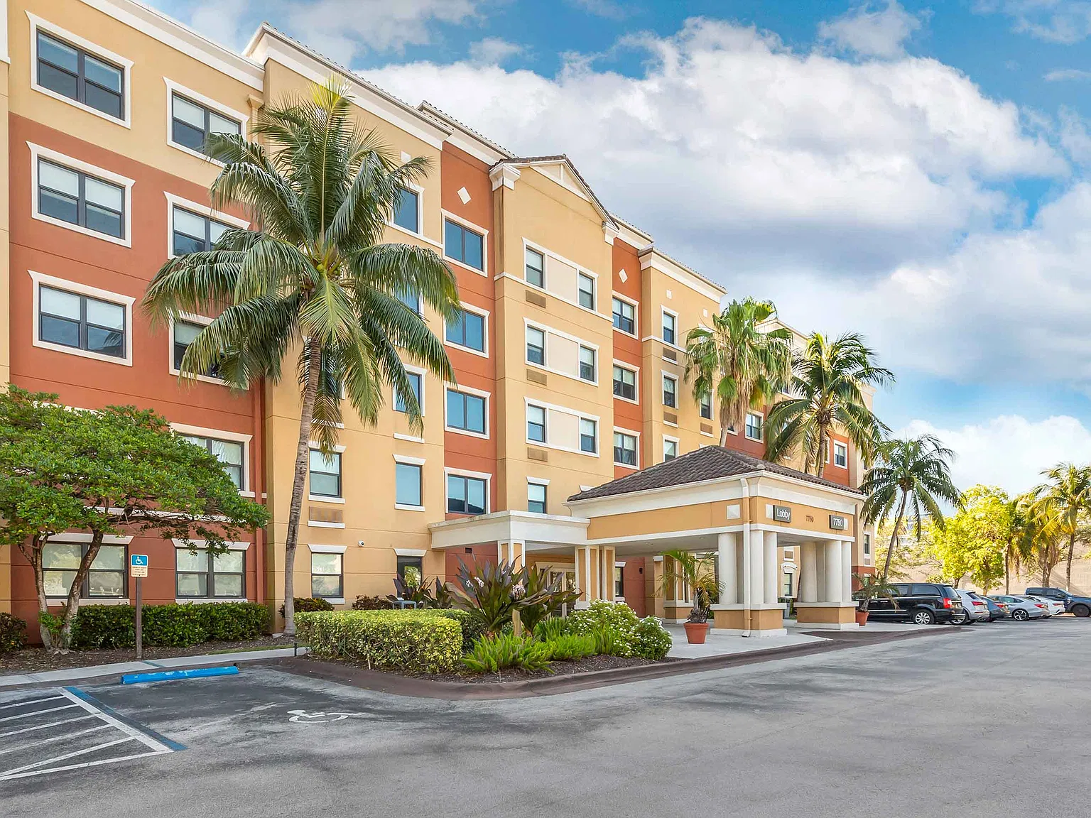 Miami - Airport - Doral - 25th Street — Photo 2