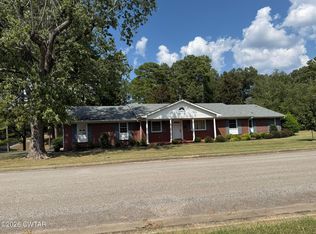 210 W 6th St, Henderson, TN 38340