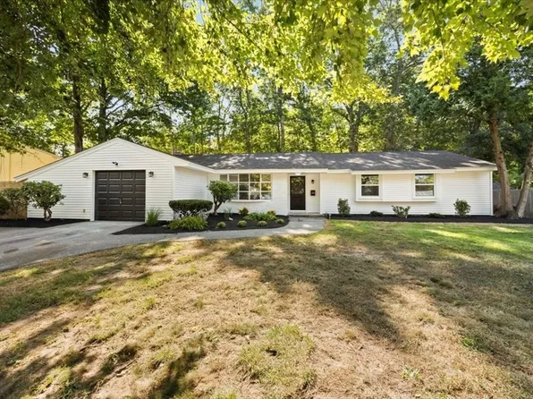 28 Darby Rd, Brockton, MA 02301