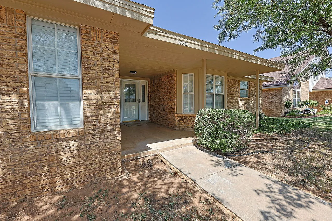 3 bed, 2.0 bath, 1610 sqft, $1,850 — Photo 2