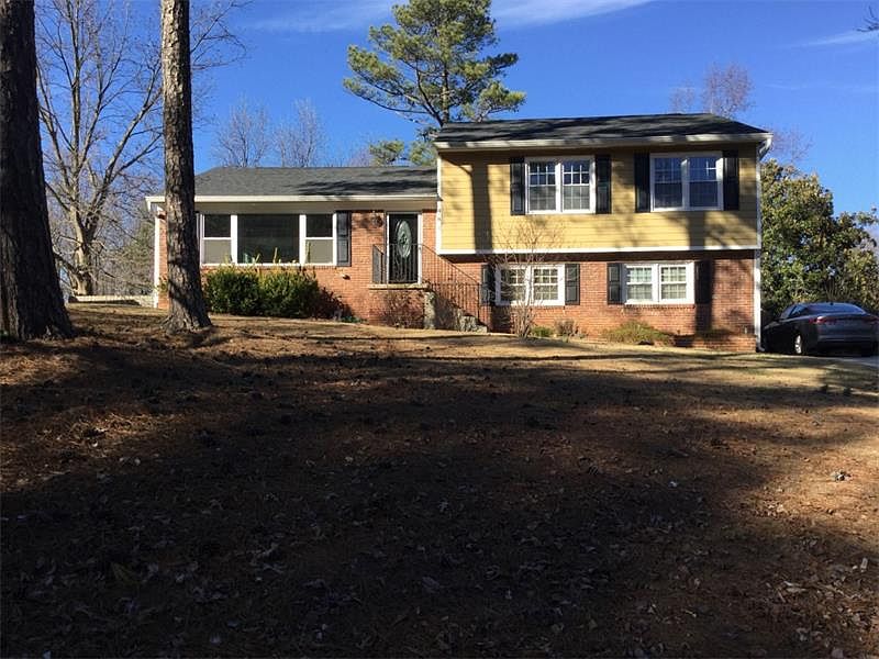 2nd image of 481 Villa Ave SE
