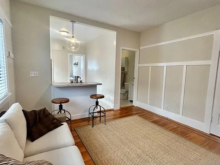 483 41st St — Photo 3
