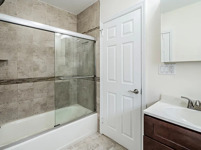 128 Broad Street Apartments — Photo 17