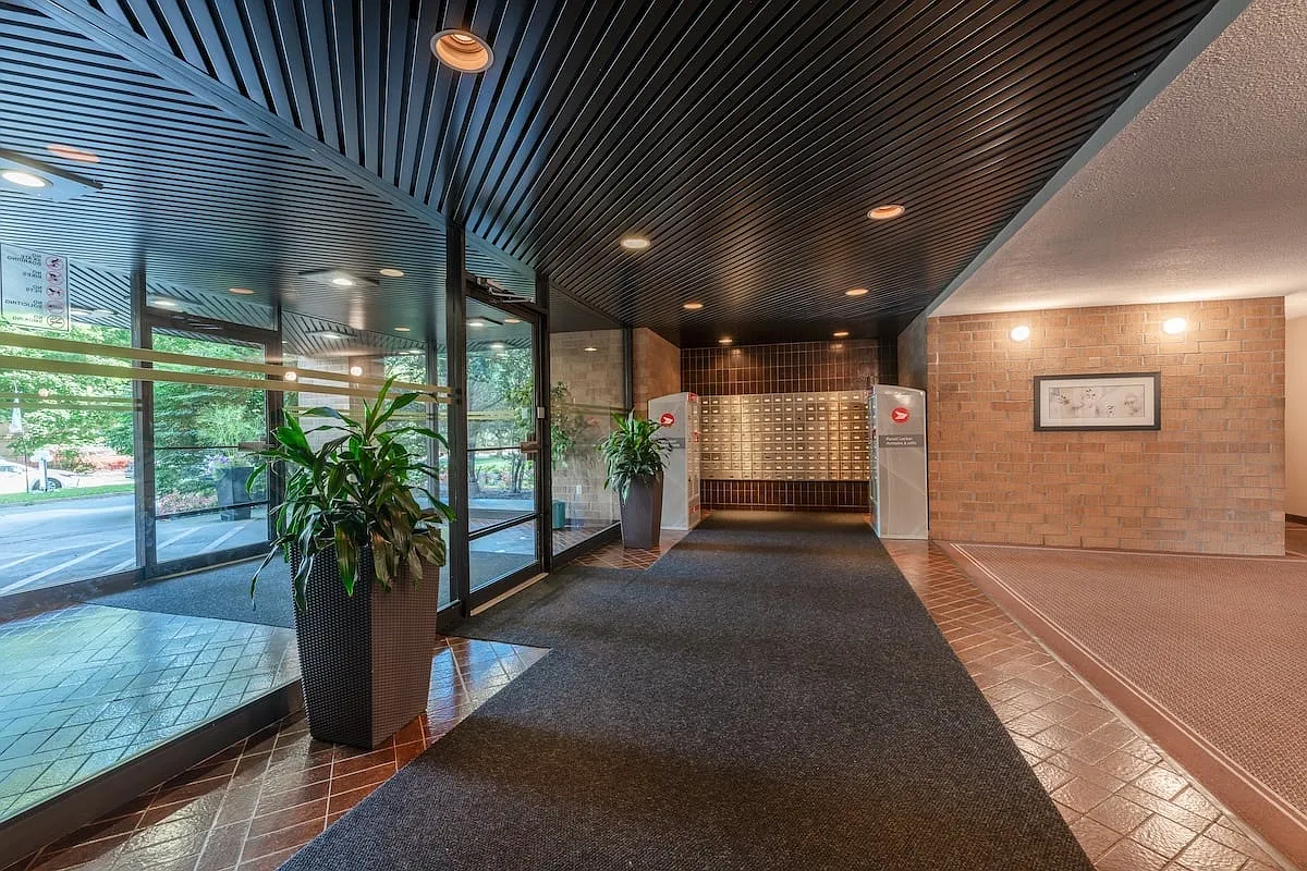 Bayers Park Apartments — Photo 1