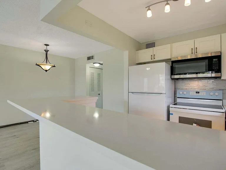 288 Northampton St #O — Photo 8
