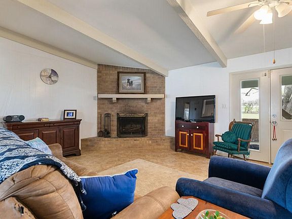 5th image of 302 Evergreen Cir