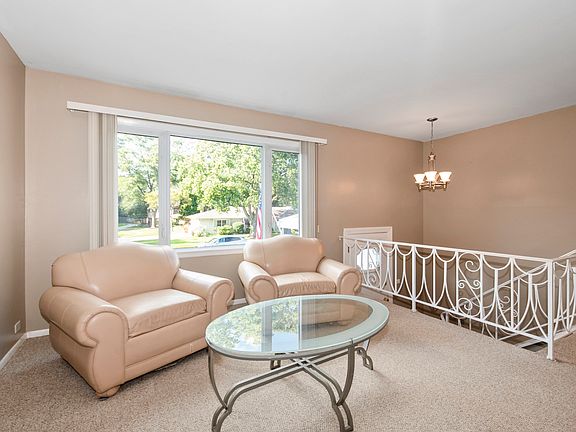 3rd image of 2605 Willow Ave
