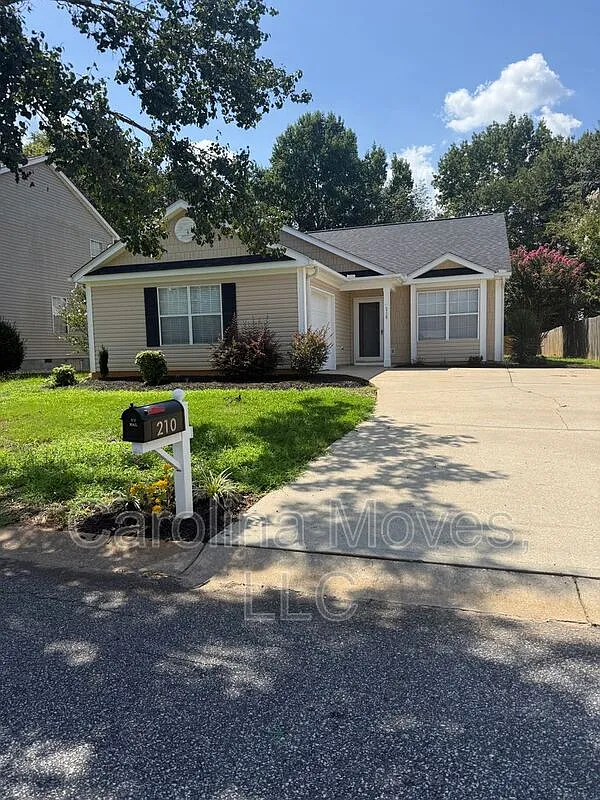 3 bed, 2.0 bath, 1409 sqft, $1,950 — Photo 1