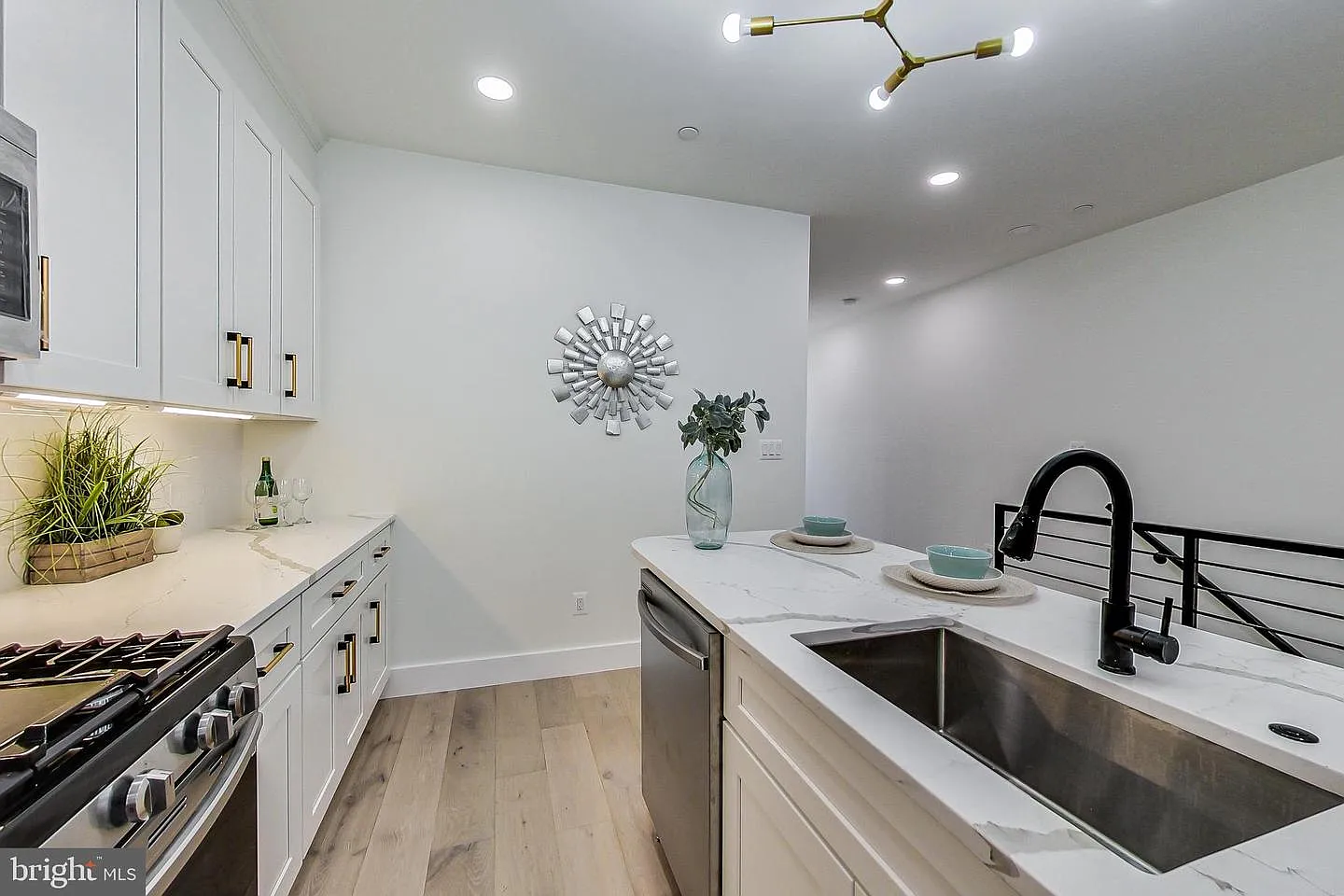 3 bed, 4.0 bath, 1730 sqft, $3,799 — Photo 4
