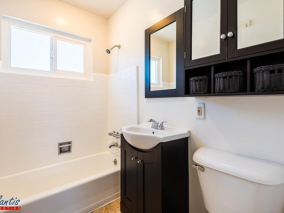 5th image of 420 S 3rd St APT 35