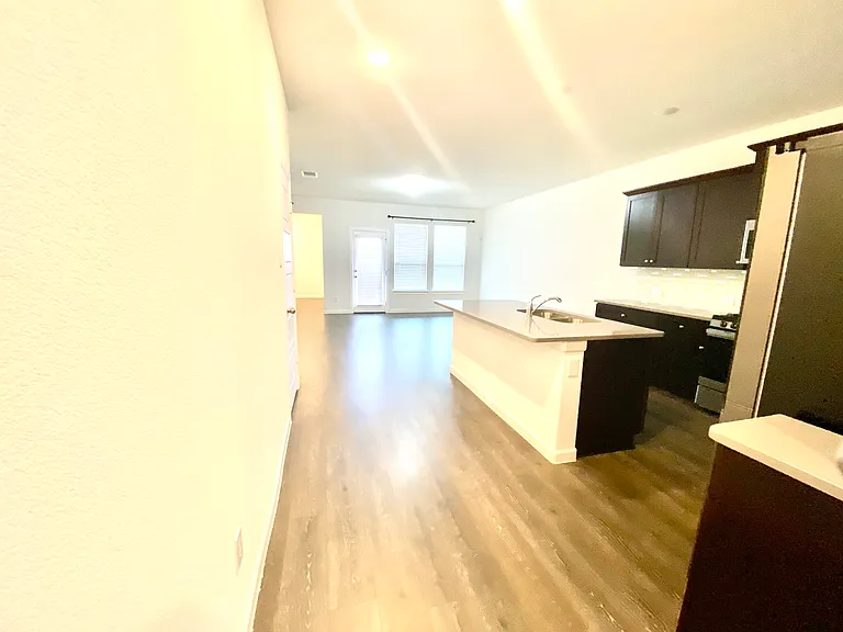 166 Camelia St — Photo 5