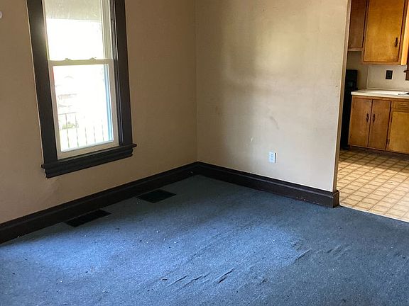 3rd image of 691 S Irvine Ave APT 1