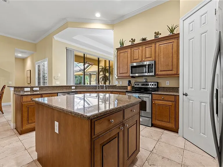975 Tivoli Ct — Photo 12