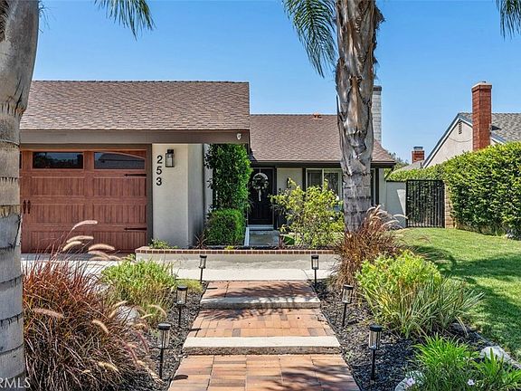 3rd image of 253 N Camino Arroyo