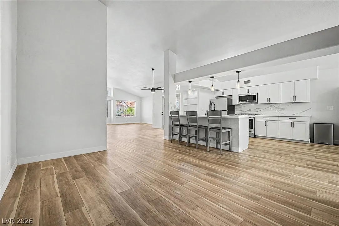 3 bed, 2.0 bath, 1822 sqft, $2,650 — Photo 1