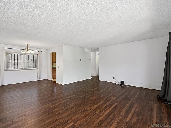 2nd image of 2530 Clairemont Dr Unit 303