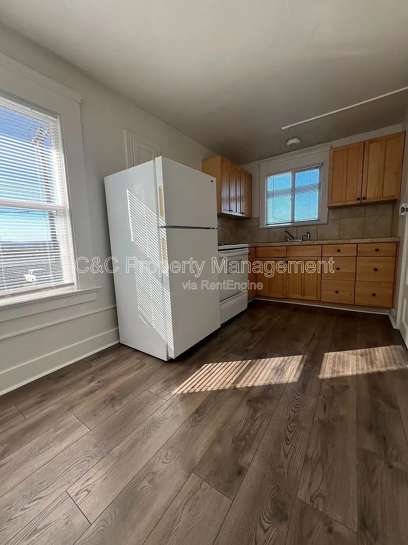 Building Photo - 1200 W Market Cir #5
