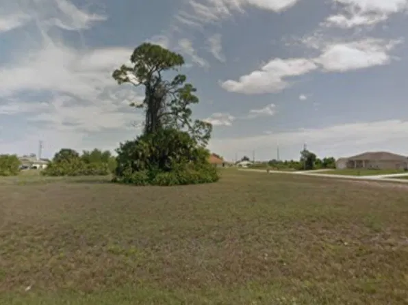 2827 Santa Barbara Blvd N, Cape Coral, FL 33993
