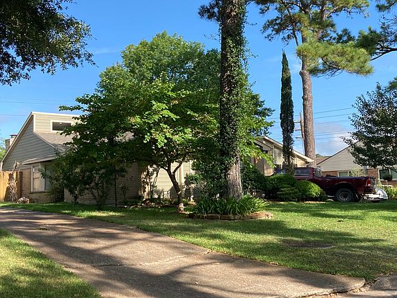 3rd image of 20507 Prince Edward Ct