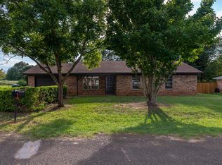 205 Springdale Dr, Palestine, TX 75803