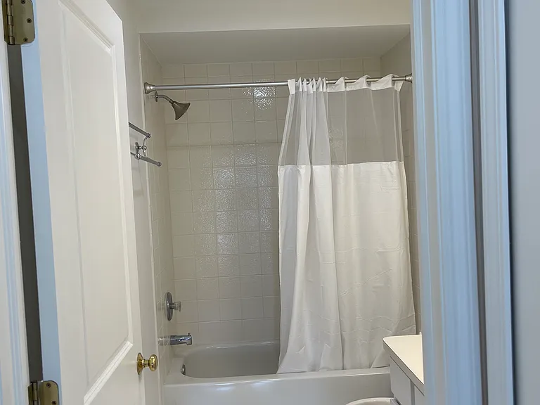 16713 Kensington Dr — Photo 9